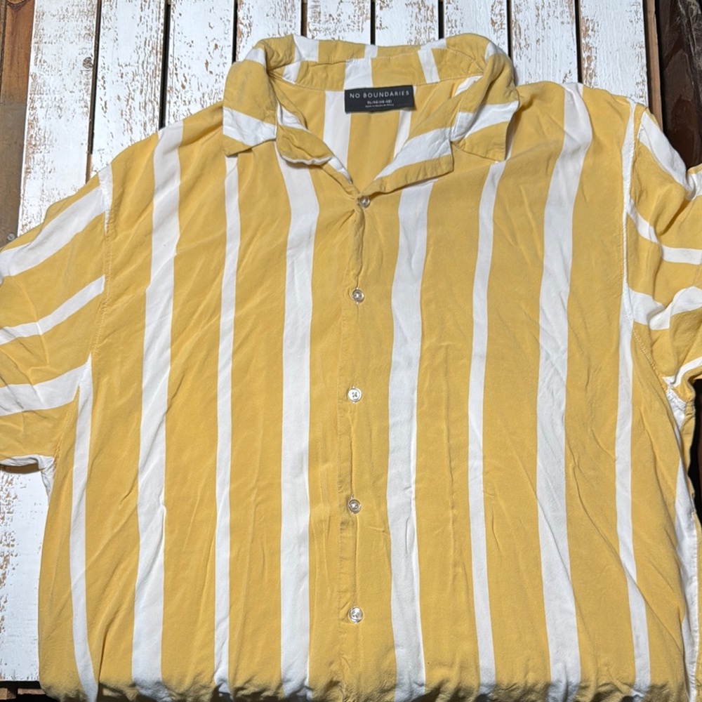 No Boundaries mens XL yellow and white casual button up!